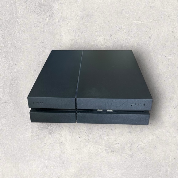 Sony PlayStation 4 with Box! Includes THREE Dual Shock Controllers Black & Red - Picture 2 of 11